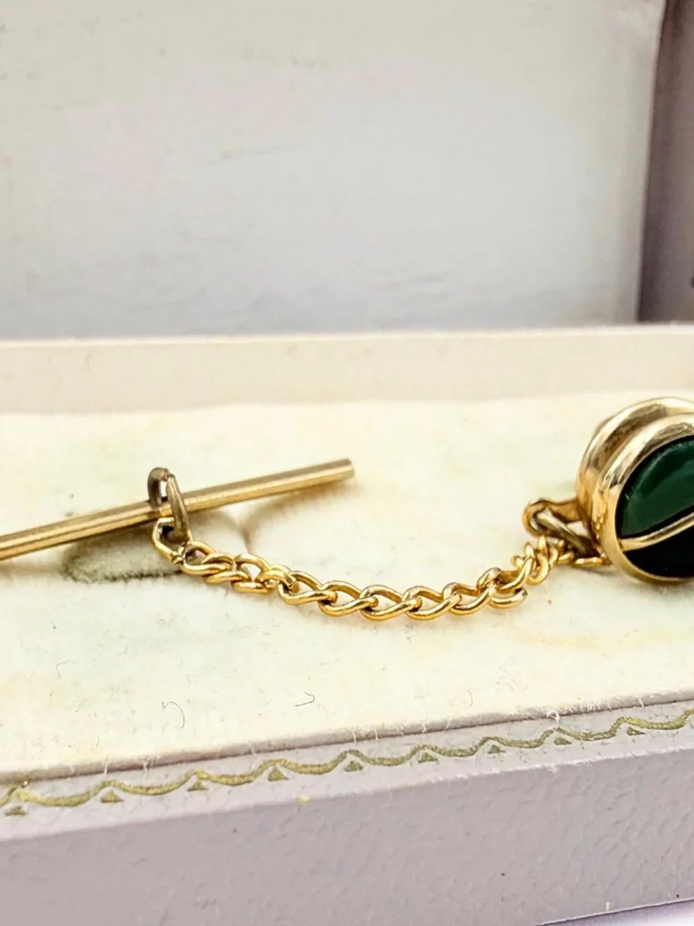 Vintage Marked MCM 10k Gold Retro Green Glass Tie Tac w/ Safety Chain